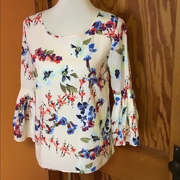 3 for 20 $ bundle Jane & Delancey Bright Floral Bell Sleeve Blouse - Picture 14 of 16